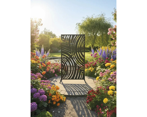 Scène de jardin décorative avec un écran noir à motif circulaire au milieu de fleurs colorées.
