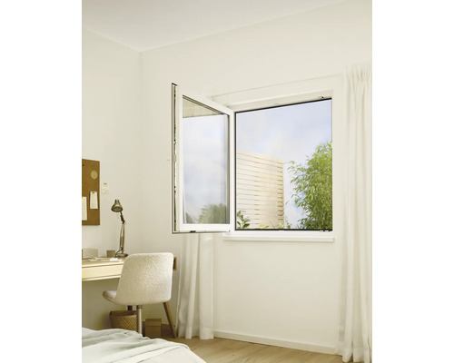 Aménagement d'un bureau avec fenêtre oscillo-battante et vue sur la verdure