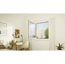 Pièce lumineuse avec fenêtre oscillo-battante, bureau et décoration