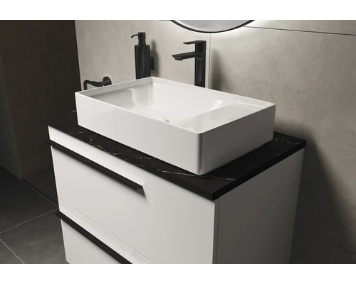 Meuble-lavabo avec vasque à poser blanche et plan de travail noir
