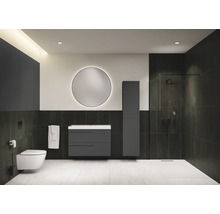 Modernes Badezimmer mit Waschtisch, Spiegel, Toilette und Dusche
