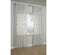 Deux rideaux transparents avec motif de feuilles devant une fenêtre