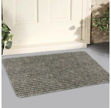 Fußmatte aus Textil vor einer Tür