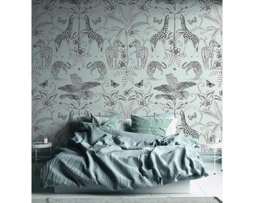 Chambre avec papier peint à motifs jungle avec girafes, zèbres et léopards
