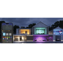 Application smartphone pour contrôler l'éclairage dans une maison moderne avec différentes pièces et éclairage coloré.