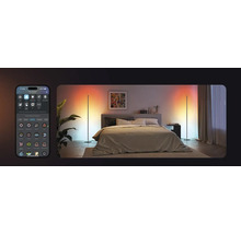 Chambre avec deux lampadaires décoratifs avec différents jeux de lumière, contrôlés via une application pour smartphone.