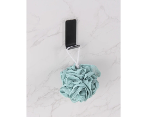 Accessoire de bain: éponge de bain sur crochet noir