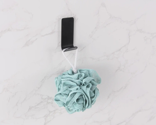Éponge de douche sur crochet