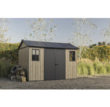 Gartenhaus mit Doppeltür und Fenstern im Garten