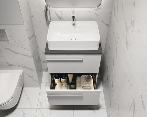 Salle de bains moderne avec lavabo, meuble sous-vasque et tiroir ouvert pour le rangement