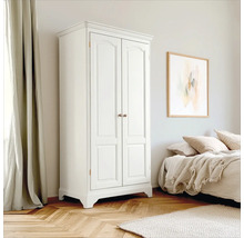 Zweitüriger, weisser Kleiderschrank im Schlafzimmer