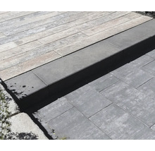 Terrasse avec pavés et marches