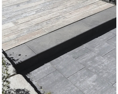 Terrasse avec pavés et marches