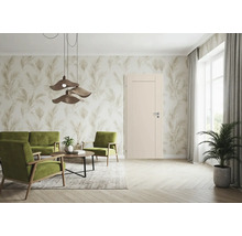 Salon avec canapé, fauteuil, table, suspension, porte et plante d'intérieur