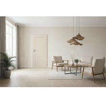 Wohnzimmer mit Tür, Möbeln und Beleuchtung