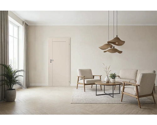 Wohnzimmer mit Tür, Möbeln und Beleuchtung