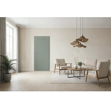 Wohnzimmer mit Tür, Sitzgruppe und Pendelleuchte im natürlichen Design