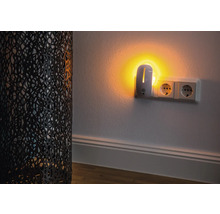 Veilleuse avec détecteur de mouvement dans la prise