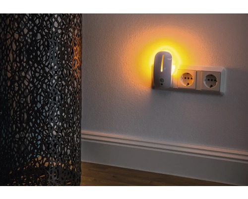 Veilleuse avec détecteur de mouvement dans la prise