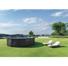 Aufbaubecken mit Intex Logo auf einer Wiese