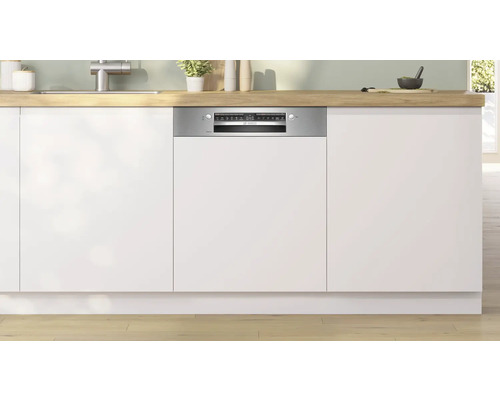 Lave-vaisselle intégré dans une cuisine moderne