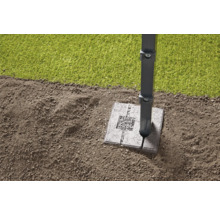 Bodenhülse aus Beton zur Montage eines Zaunpfostens auf einem Rasen