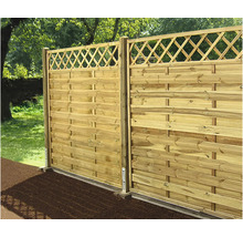 Gartenzaun aus Holz mit Rautenmuster