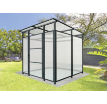 Gartendusche mit Tür und lichtdurchlässigen Wänden im Aussenbereich