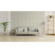 Wohnzimmer mit Sofa, Zimmerpflanzen, Stehlampe und Regal
