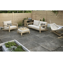Terrasse avec mobilier de jardin, barbecue, hamac et pavés