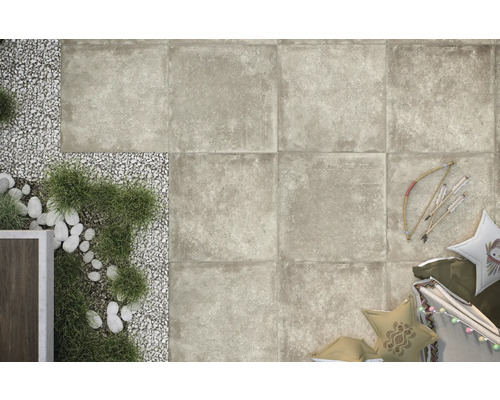 Carreaux de sol beiges avec décoration, jardin et coussins