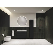 Modernes Badezimmer mit Waschtisch, Toilette, Spiegel und Dusche.