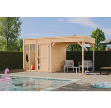 Abri de jardin en bois avec coin salon couvert à côté d'une piscine
