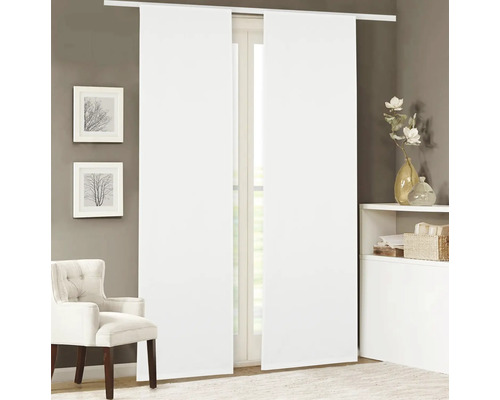 Szene mit Schiebegardinen an der Fensterdekoration