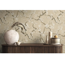 Dekorative Tapete mit floralem Design und stilvollem Interieur