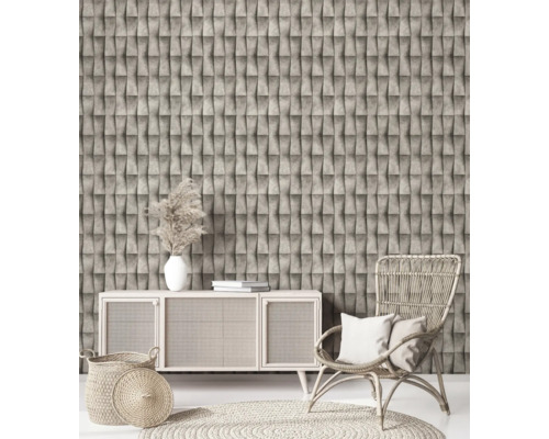 Intérieur avec papier peint à effet pierre tridimensionnel, commode, fauteuil en rotin et décoration