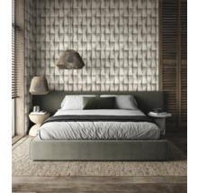 Chambre avec lit, tables de chevet, lampes, tapis et panneaux muraux