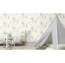 Chambre d'enfant avec papier peint à motifs de cirque, tente de jeu et lit