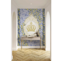 Couloir avec papier peint à motif de citron, console et décoration