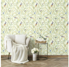 Vue d'une pièce avec du papier peint à motif d'oiseaux et de plantes
