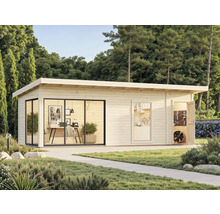 Abri de jardin moderne avec de grandes façades vitrées et une entrée latérale supplémentaire, entouré de pelouses et d'arbres.