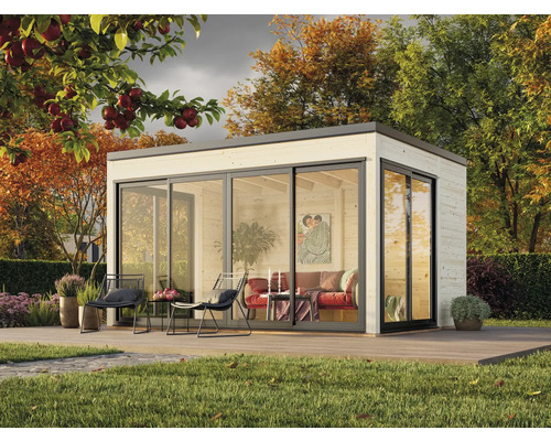 Maison de jardin moderne avec façade en verre et terrasse dans un environnement automnal