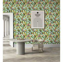 Salle à manger avec papier peint à motif de fruits, table et chaise