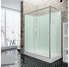 Freistehende Duschkabine mit Brausegarnitur in einem Badezimmer mit gefliestem Boden