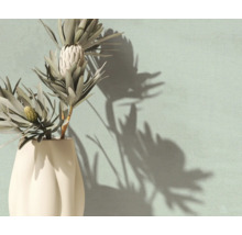 Fleur de protéa décorative dans un vase blanc