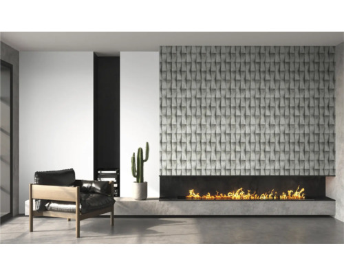 Salon moderne avec fauteuil, cheminée et revêtement mural décoratif