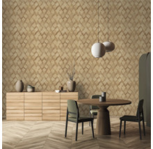 Salle à manger avec papier peint à motifs, buffet, table à manger et chaises