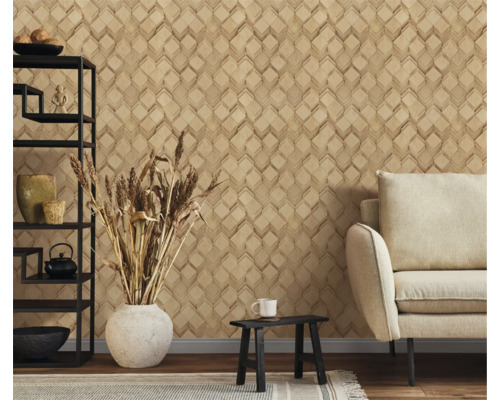 Salon avec papier peint à motifs, canapé, étagère et décorations pour une ambiance chaleureuse