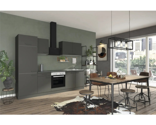 Cuisine moderne avec armoires grises, table à manger et chaises dans une pièce lumineuse