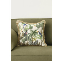 Dekokissen mit Dschungelmotiv auf einem Sofa